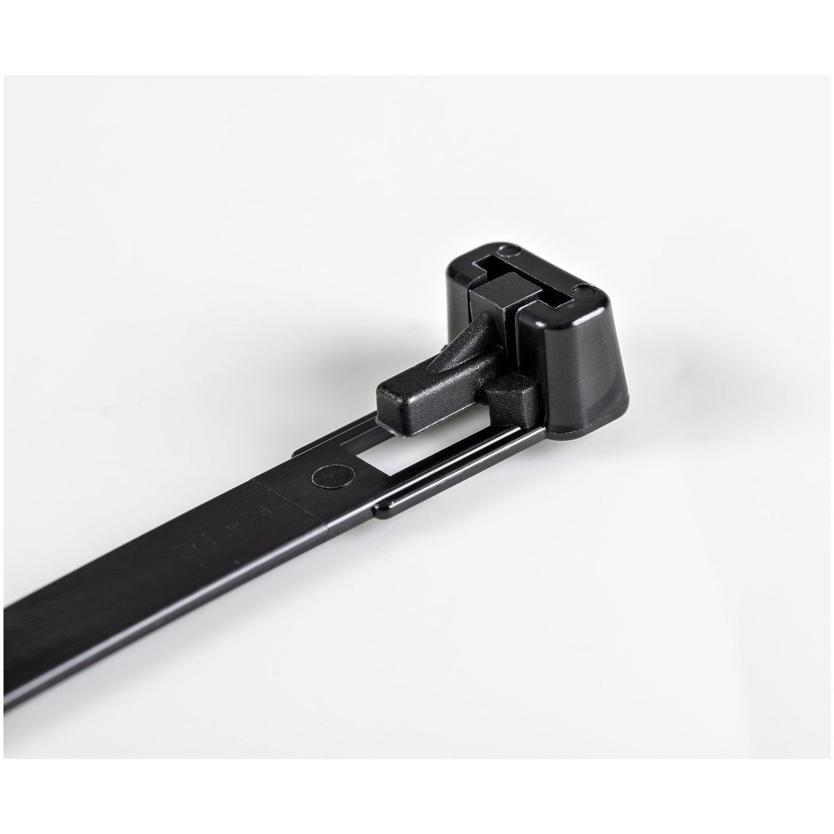 StarTech.com 100 Pack 8" Black Large Reusable Nylon Cable Ties