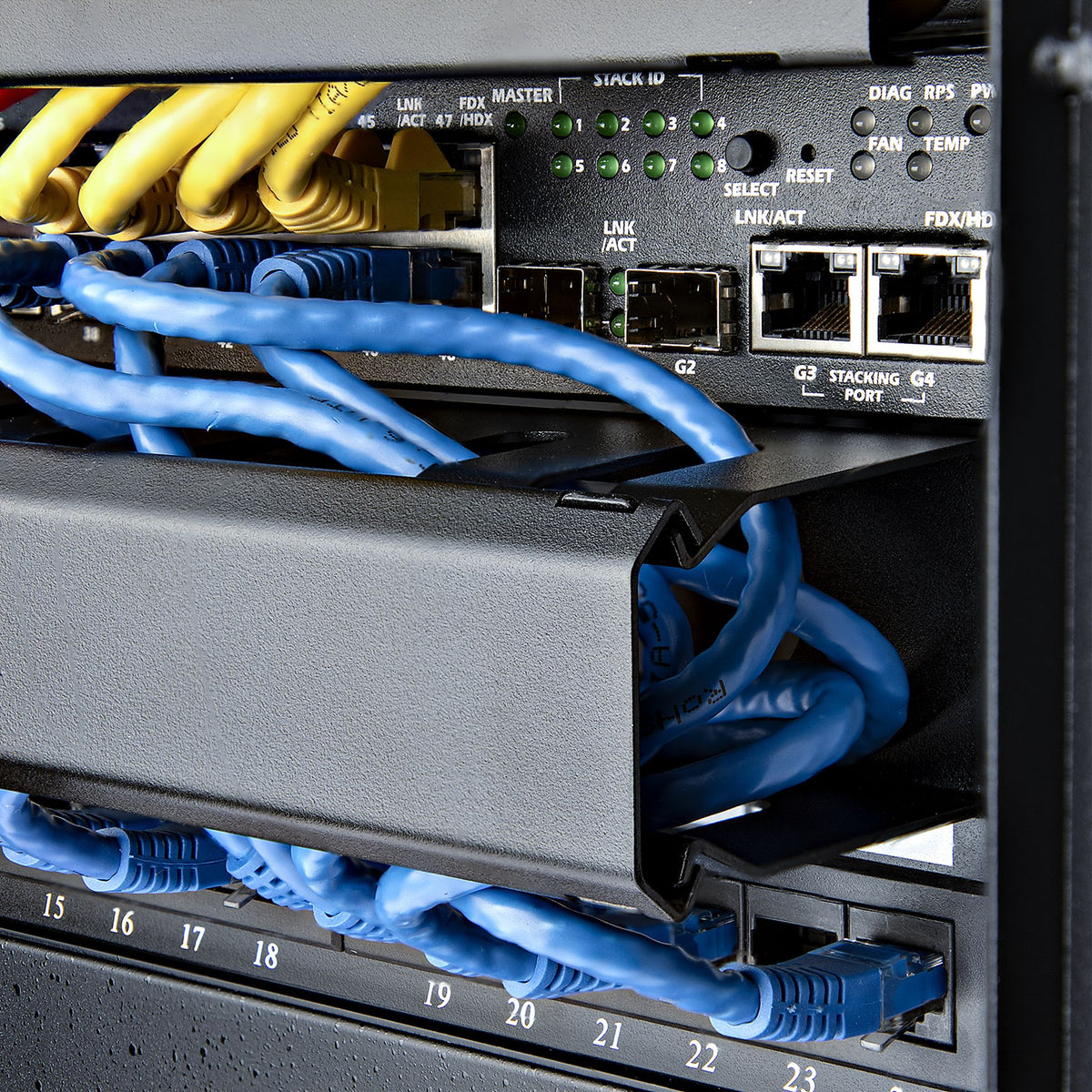 StarTech.com CMDUCT1UX 1U Horizontal Finger Duct Rack Cable Management Panel