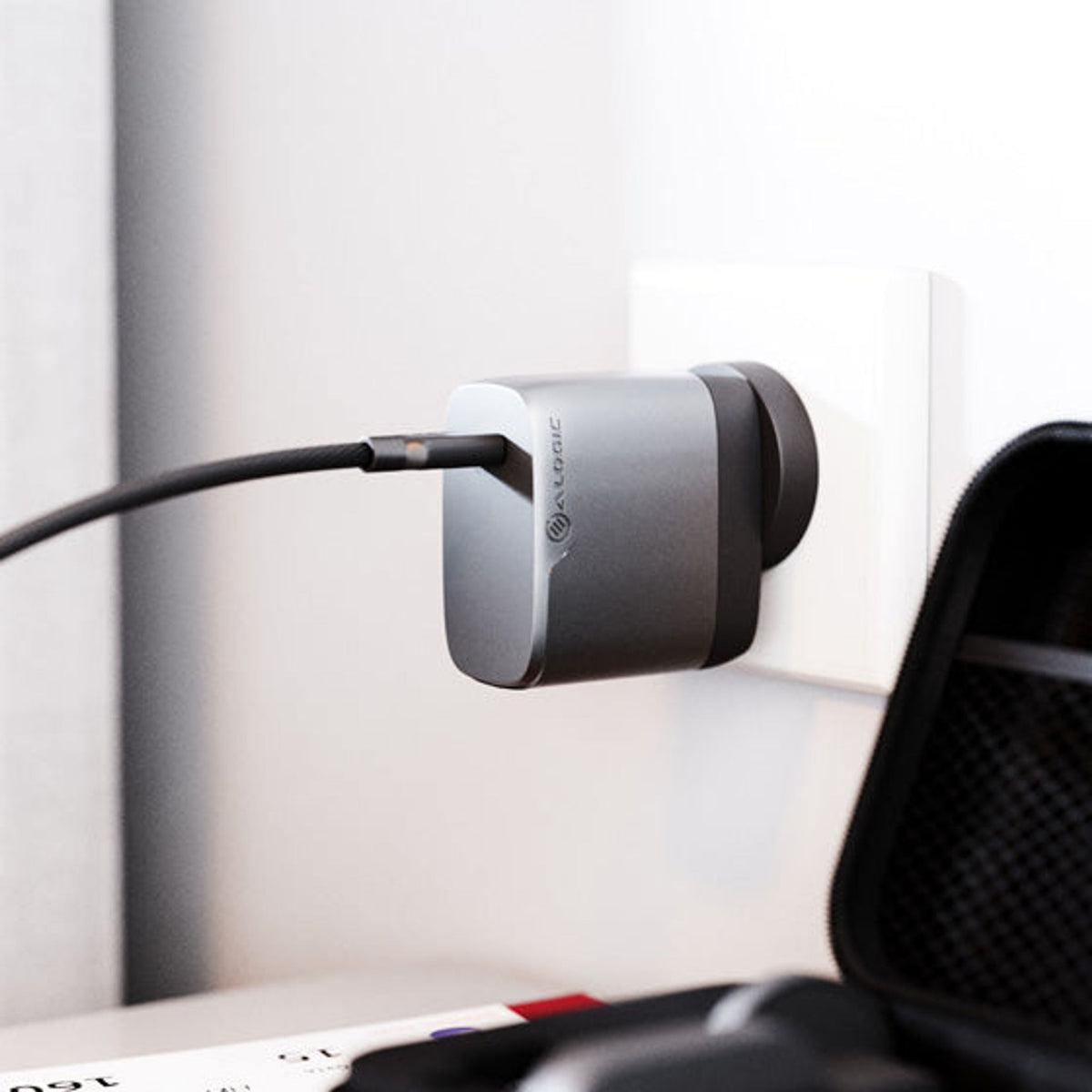 ALOGIC 67W Multi Country GaN Charger Space Grey