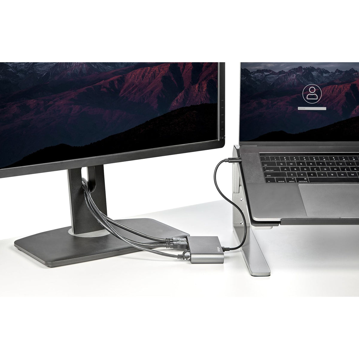 StarTech.com Thunderbolt 3 Docking Station for Notebook - Black Silver