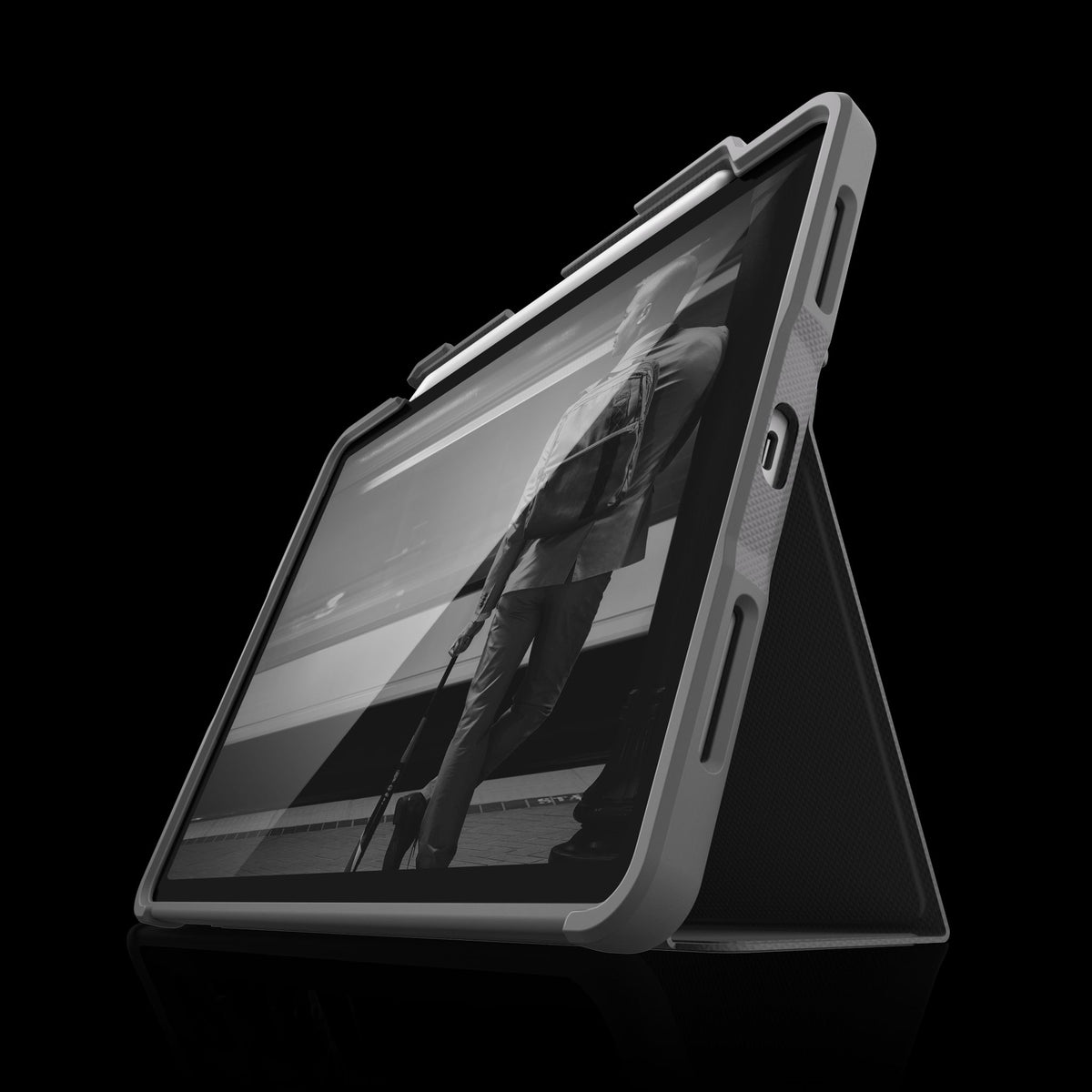 STM DUX PLUS iPad Pro 11" Rugged Case Black